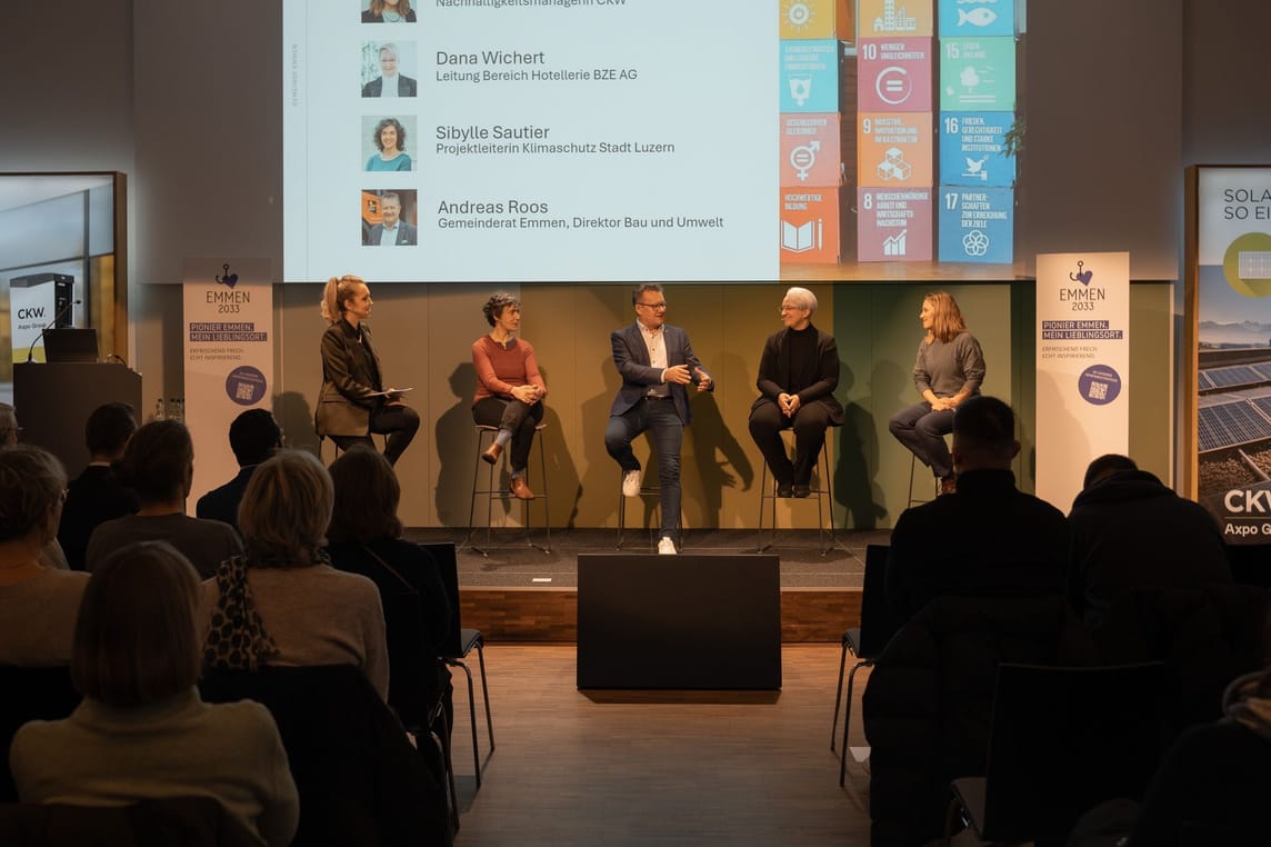 Podiumsdiskussion mit dem Thema Nachhaltigkeit und verschiedenen Partner der BZE AG.