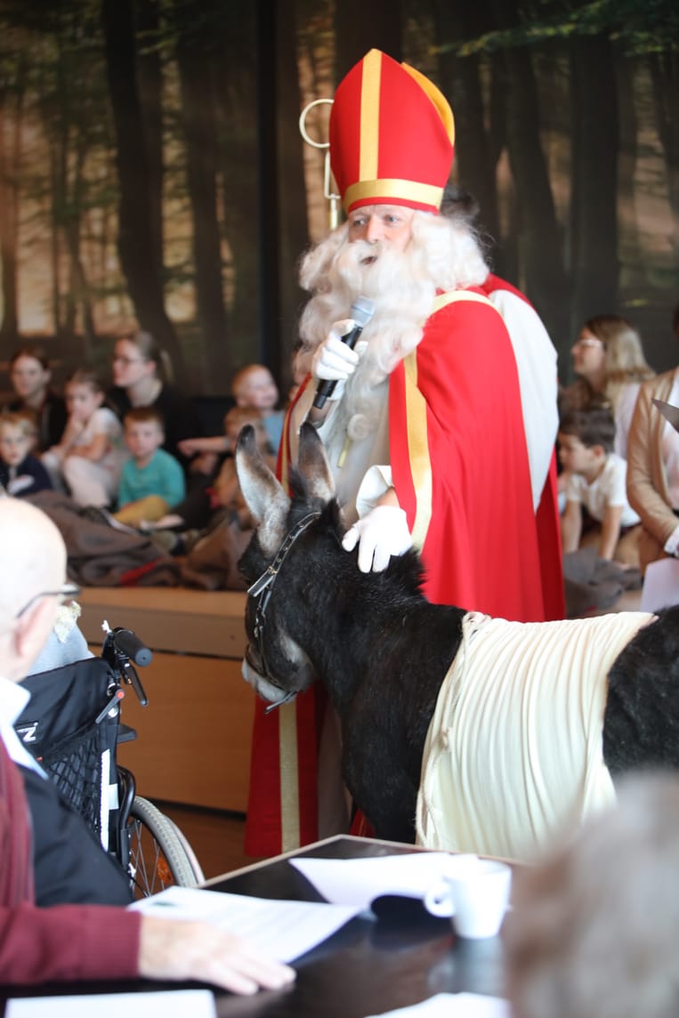 Der jährliche Samichlaus-Besuch Anfang Dezember erfreute die Bewohnerinnen und Bewohner auch in diesem Jahr.